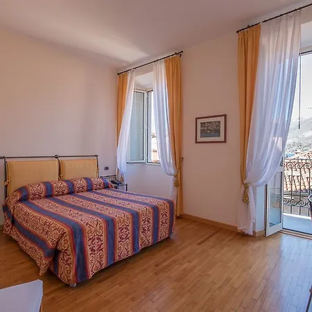 Otel Hotel Bellagio 2*